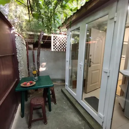 домик около моря